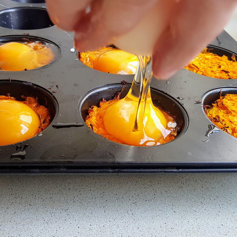 jajka sadzone w chmurce z marchewki przepis
