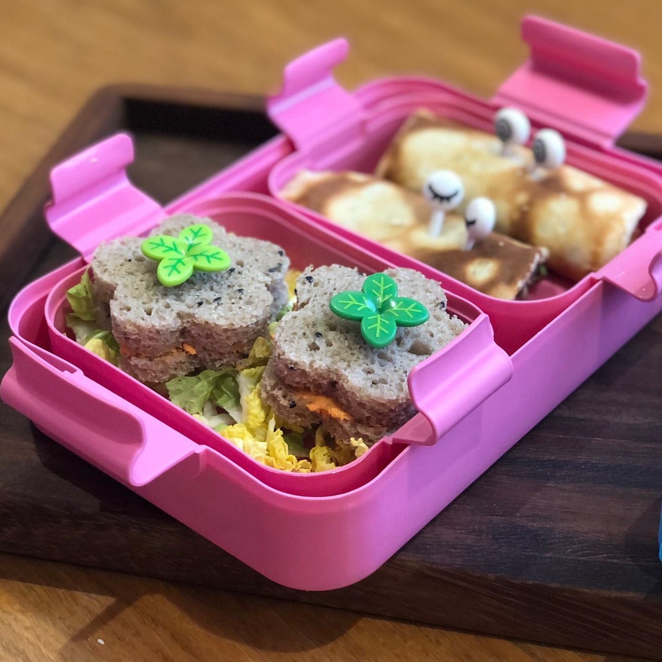 lunch box do szkoly z kanapka